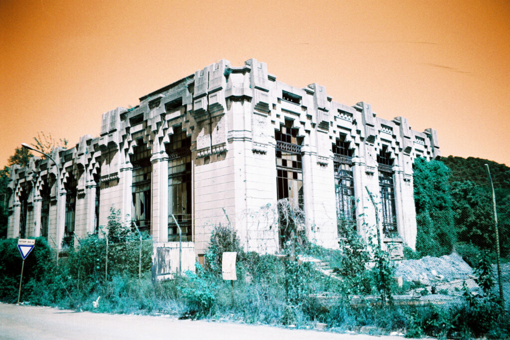 2 2048 centrale ferrania lomo turquoise