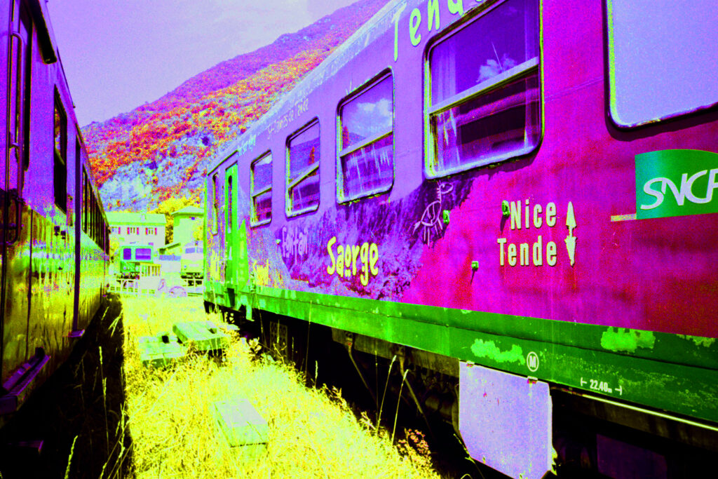 27 3 2048 treni roja